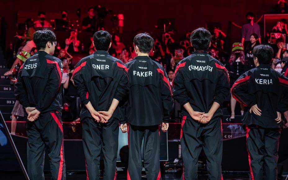 官方版-Faker意外战胜尤文图斯，出色发挥引爆全场！赛场气氛高涨-官方版